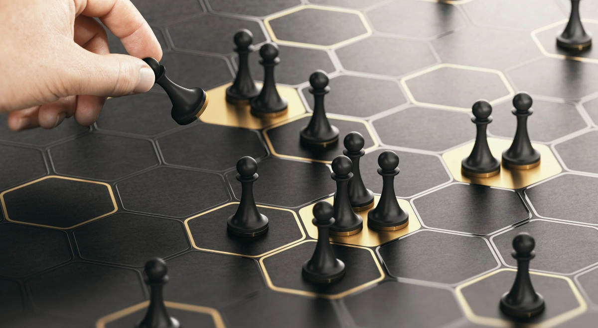 Recruitment strategies in competitive markets